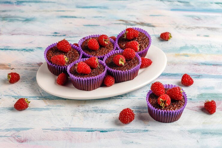 mini-chocolate-sufle-cupcakes-with-raspberries_114579-53083